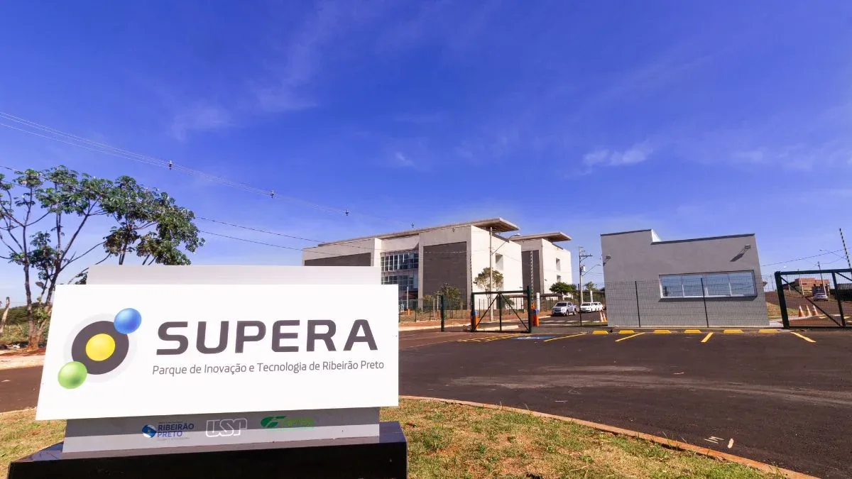 Entrada do Supera Parque com selo da USP em Ribeirão Preto